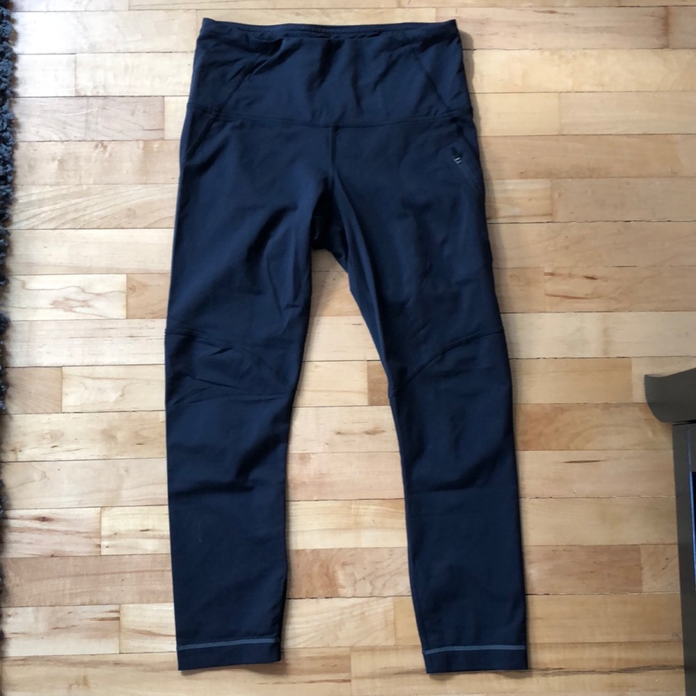Black LuluLemon crop leggings
